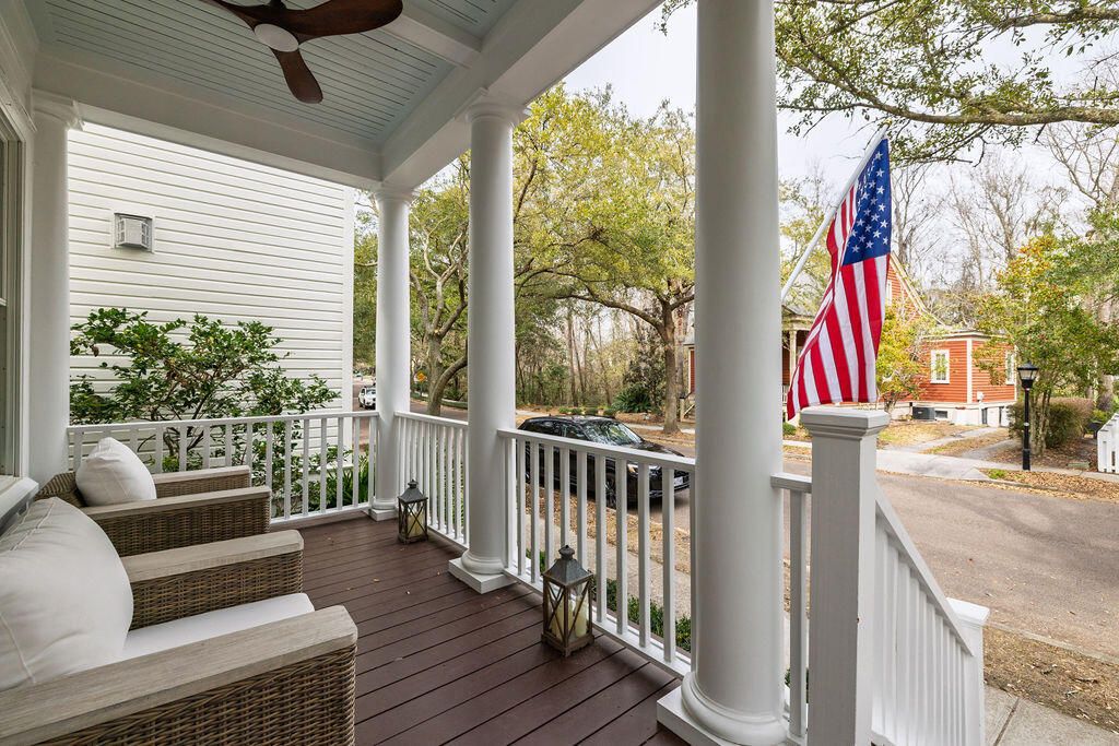 Image 2 of property listing at 281 N Shelmore Boulevard, Mount Pleasant, SC 29464