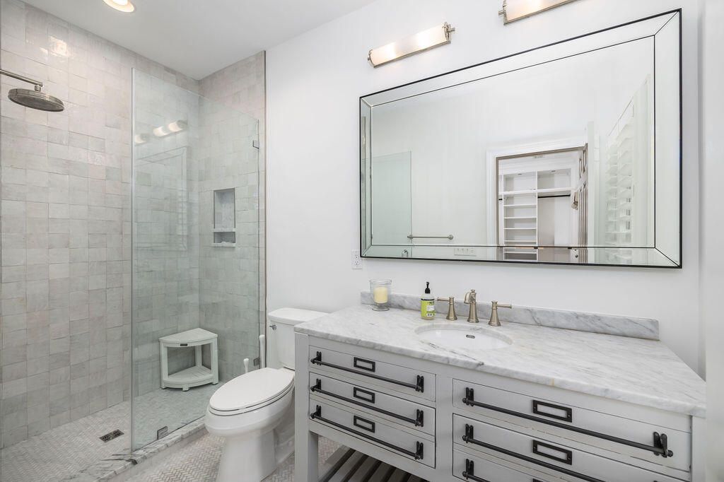 Image 27 of property listing at 281 N Shelmore Boulevard, Mount Pleasant, SC 29464