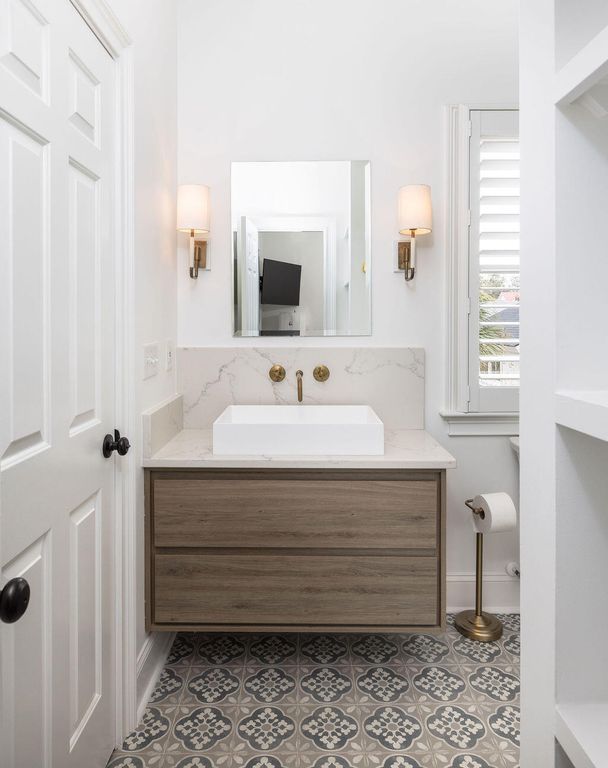 Image 34 of property listing at 281 N Shelmore Boulevard, Mount Pleasant, SC 29464