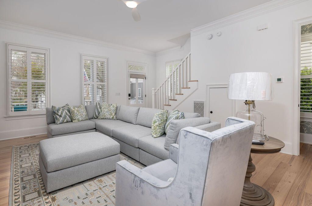 Image 4 of property listing at 281 N Shelmore Boulevard, Mount Pleasant, SC 29464