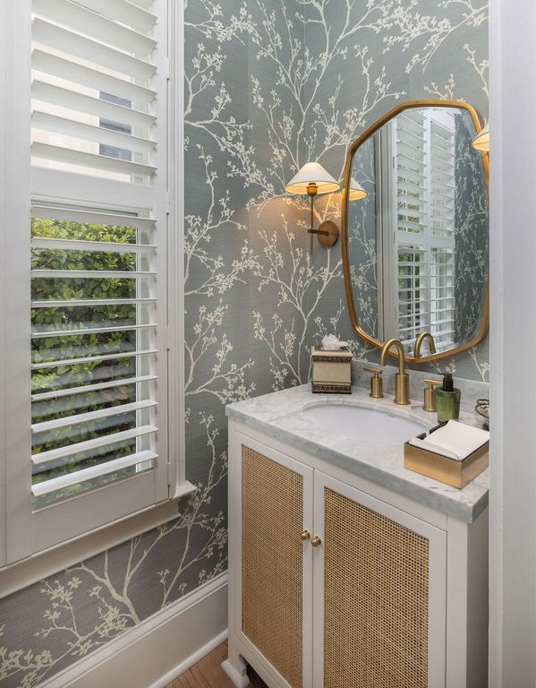 Image 9 of property listing at 281 N Shelmore Boulevard, Mount Pleasant, SC 29464