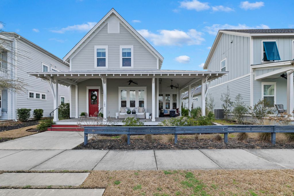 Image 1 of property listing at 105 Bright Leaf Loop, Summerville, SC 29486