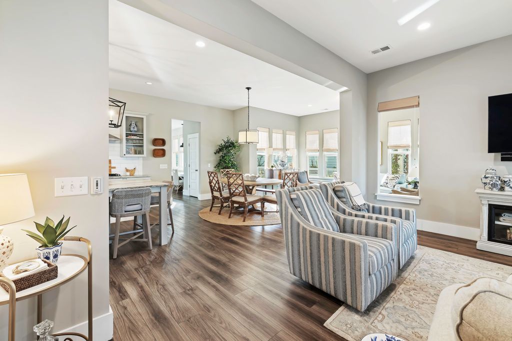 Image 12 of property listing at 105 Bright Leaf Loop, Summerville, SC 29486