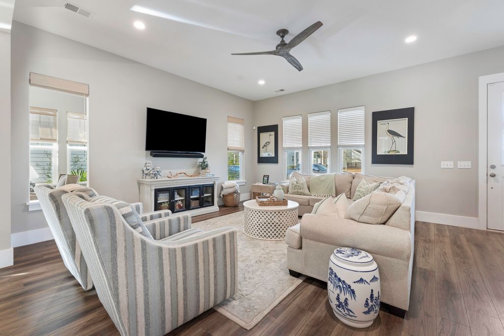 Image 13 of property listing at 105 Bright Leaf Loop, Summerville, SC 29486