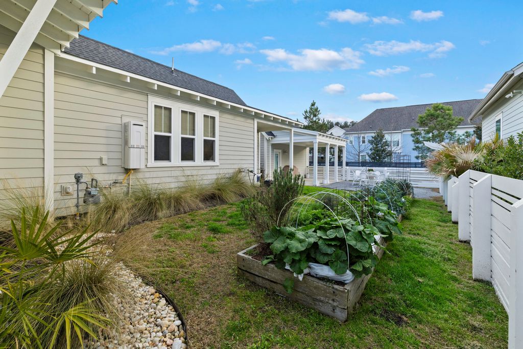 Image 38 of property listing at 105 Bright Leaf Loop, Summerville, SC 29486