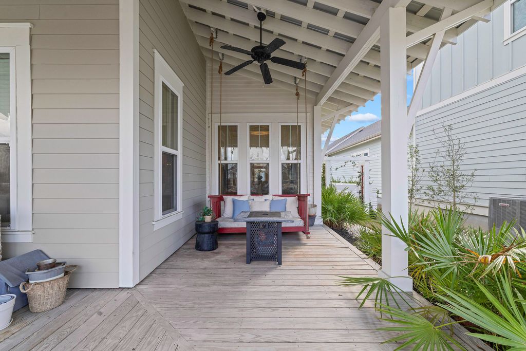 Image 4 of property listing at 105 Bright Leaf Loop, Summerville, SC 29486