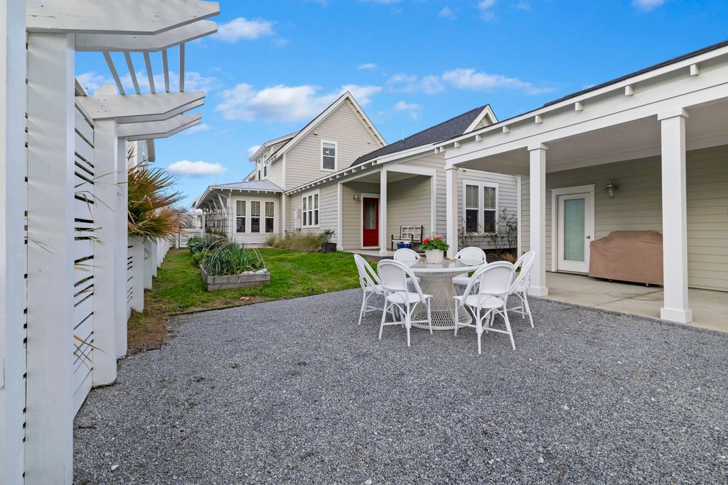 Image 40 of property listing at 105 Bright Leaf Loop, Summerville, SC 29486