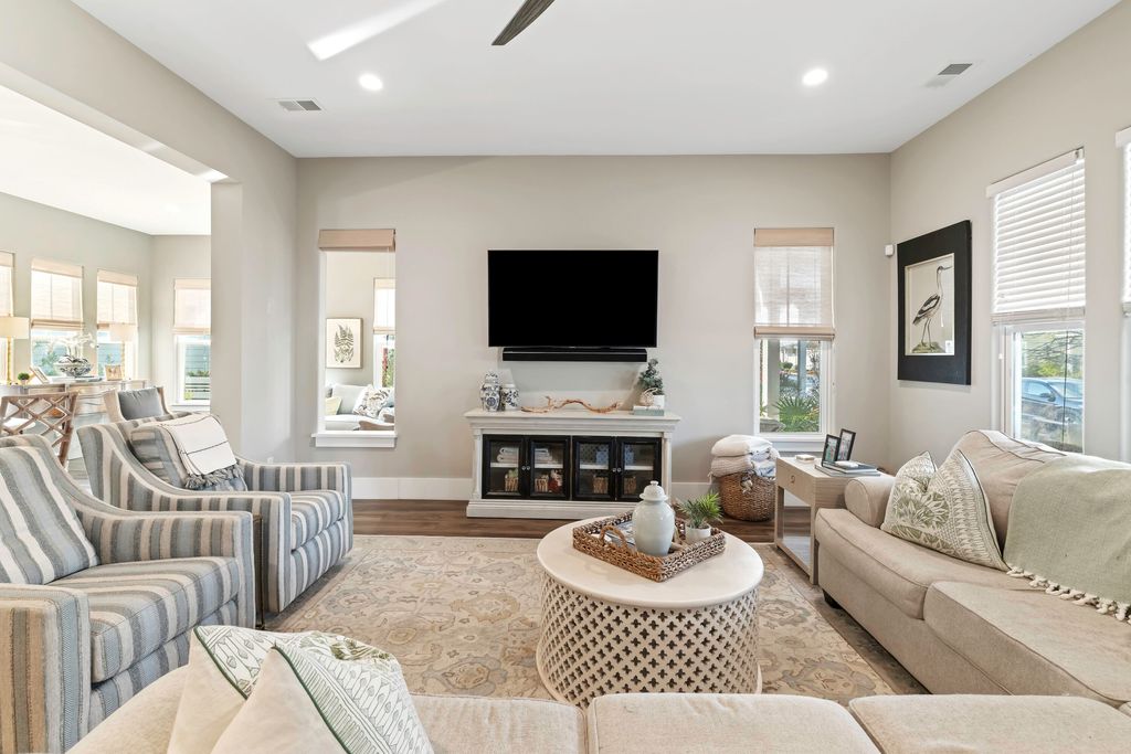 Image 9 of property listing at 105 Bright Leaf Loop, Summerville, SC 29486