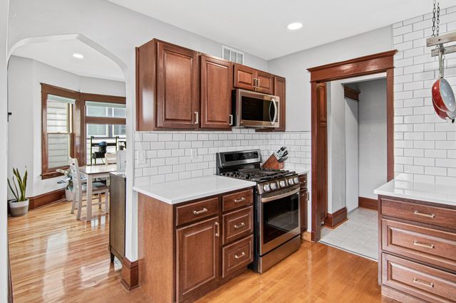792 Smith Avenue S, Saint Paul, MN 55107