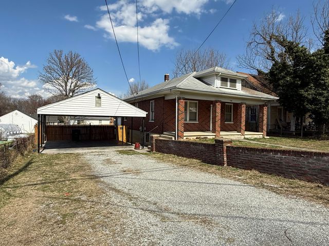 1342 Craig Robertson RD, Roanoke, VA 24014