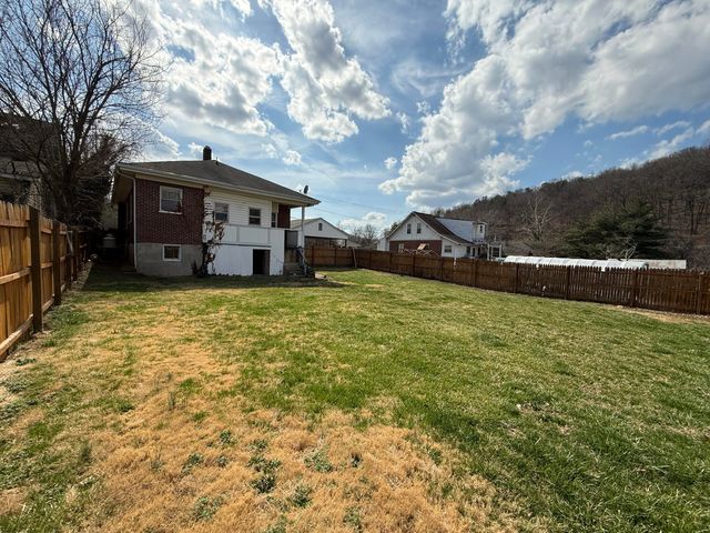 1342 Craig Robertson RD, Roanoke, VA 24014