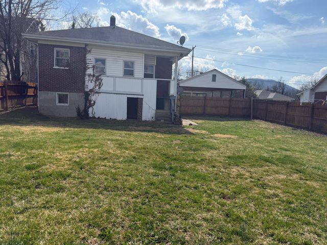 1342 Craig Robertson RD, Roanoke, VA 24014