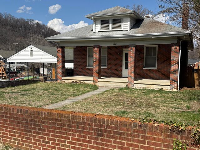 1342 Craig Robertson RD, Roanoke, VA 24014