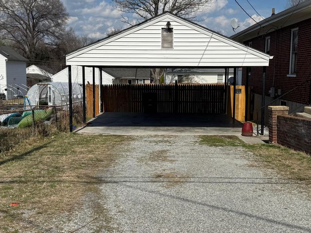 1342 Craig Robertson RD, Roanoke, VA 24014