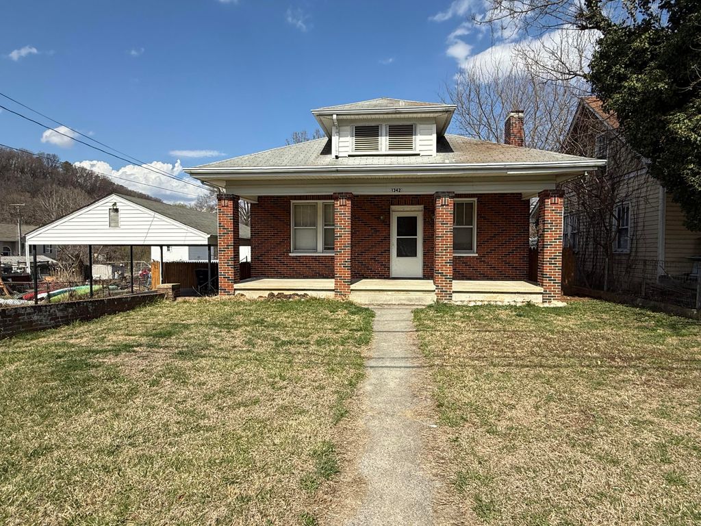 1342 Craig Robertson RD, Roanoke, VA 24014