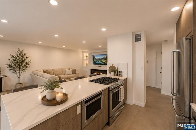 2200 N Central Road 14W, Fort Lee, NJ 07024