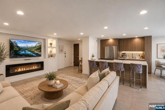 2200 N Central Road 14W, Fort Lee, NJ 07024