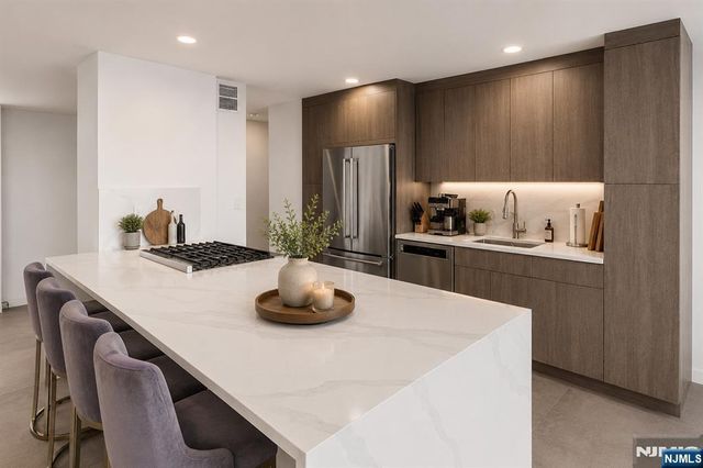 2200 N Central Road 14W, Fort Lee, NJ 07024