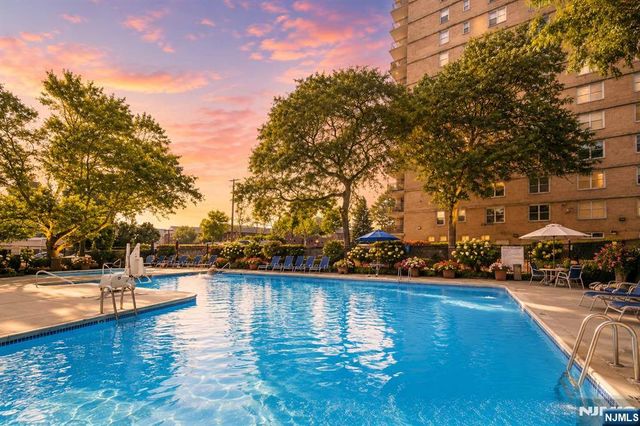 2200 N Central Road 14W, Fort Lee, NJ 07024