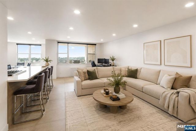 2200 N Central Road 14W, Fort Lee, NJ 07024
