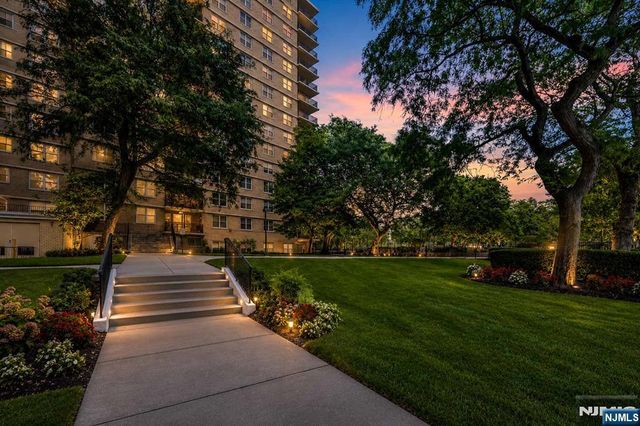 2200 N Central Road 14W, Fort Lee, NJ 07024
