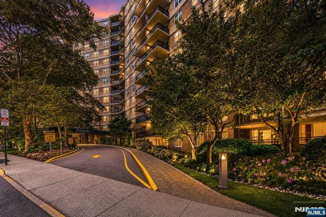 2200 N Central Road 14W, Fort Lee, NJ 07024