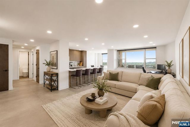 2200 N Central Road 14W, Fort Lee, NJ 07024