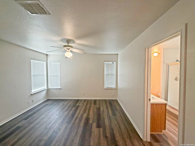 3949 WENSLEDALE DR, Schertz, TX 78108
