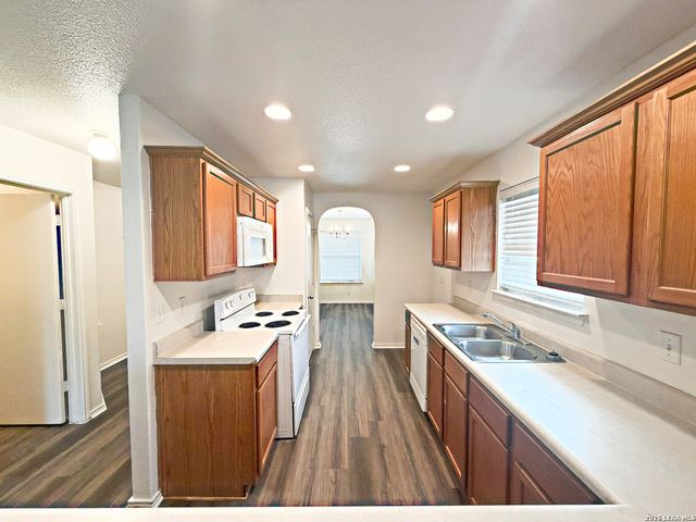 3949 WENSLEDALE DR, Schertz, TX 78108