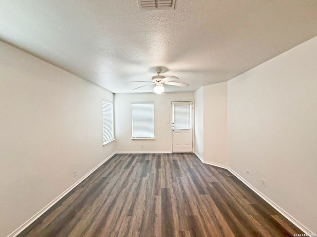 3949 WENSLEDALE DR, Schertz, TX 78108