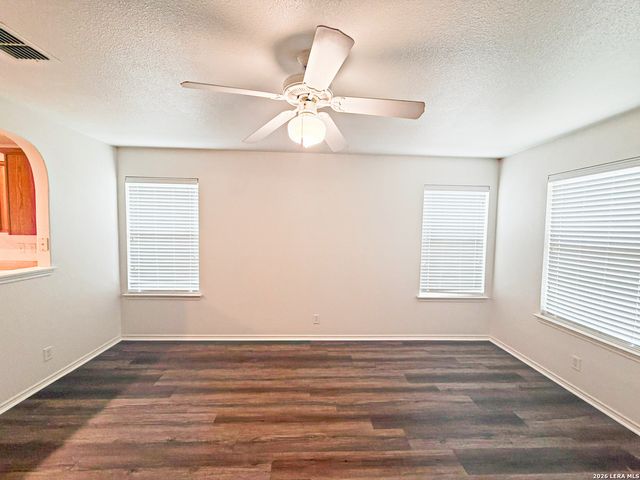 3949 WENSLEDALE DR, Schertz, TX 78108