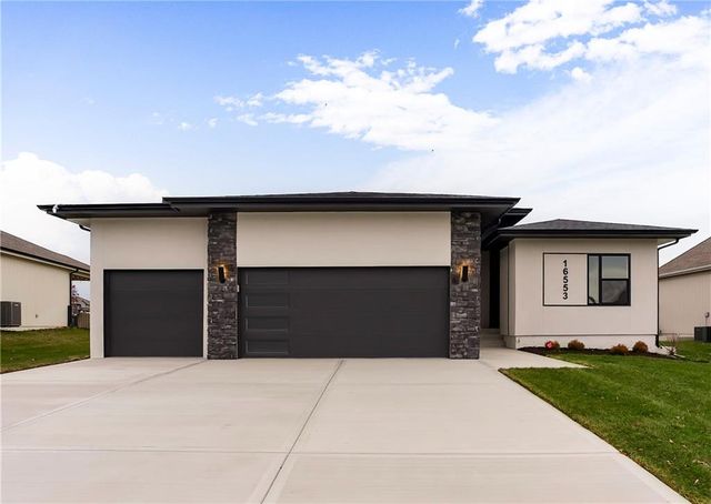 16553 S Stagecoach Street, Olathe, KS 66062