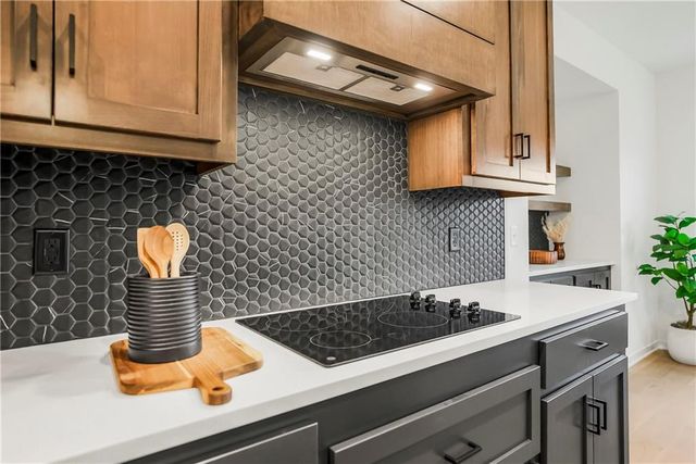 16553 S Stagecoach Street, Olathe, KS 66062