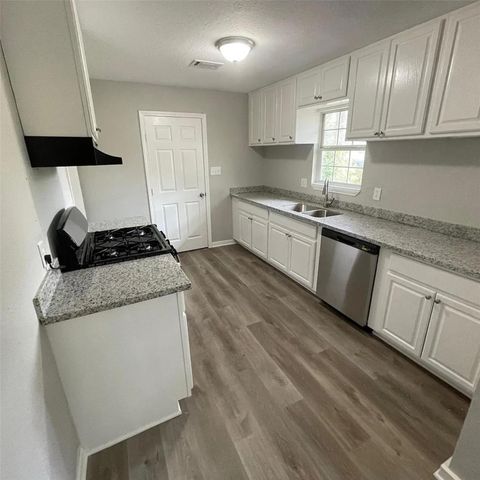 7617 Jutland Road, Houston, TX 77033
