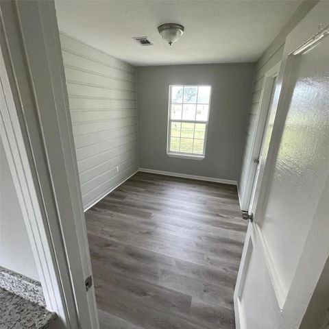 7617 Jutland Road, Houston, TX 77033