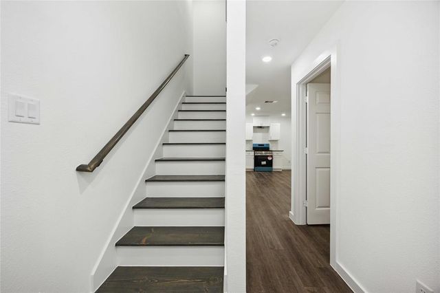 1056 North Ln A, Houston, TX 77088