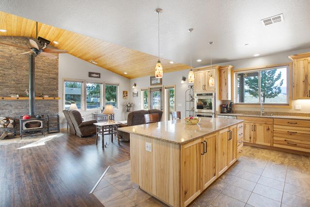 5425 Muskrat Road, Weed, CA 96094
