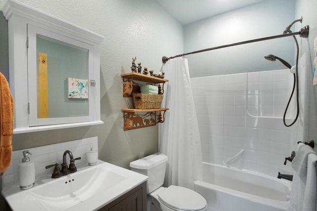 5425 Muskrat Road, Weed, CA 96094