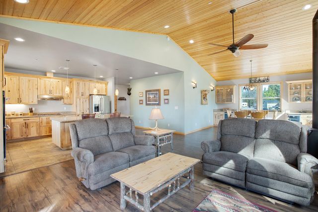 5425 Muskrat Road, Weed, CA 96094