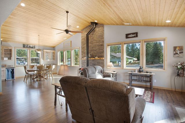 5425 Muskrat Road, Weed, CA 96094