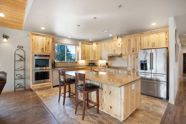 5425 Muskrat Road, Weed, CA 96094