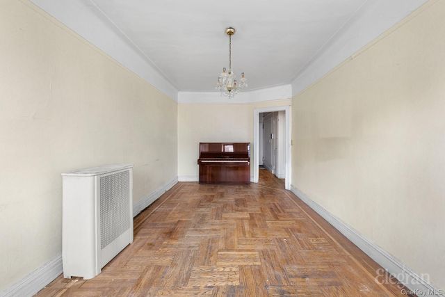 37-16 83 4B, Jackson Heights, NY 11372