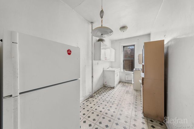 37-16 83 4B, Jackson Heights, NY 11372