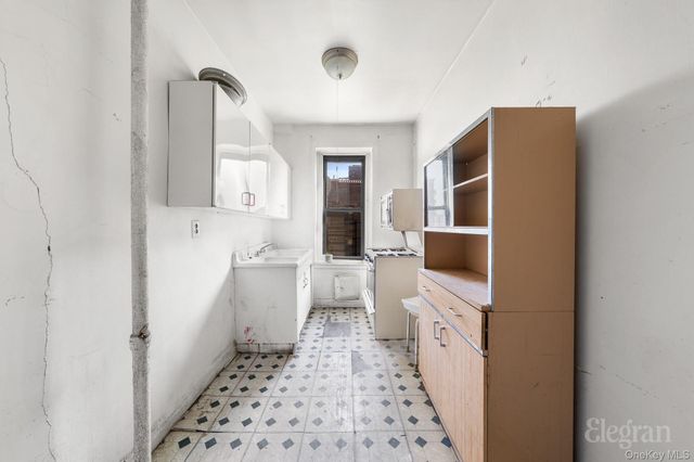 37-16 83 4B, Jackson Heights, NY 11372