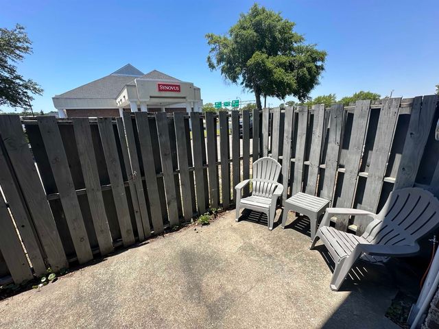 100 Ye Olde Kings Hwy Apt R, North Myrtle Beach, SC 29582