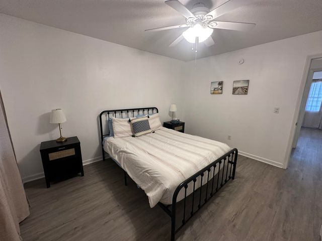 100 Ye Olde Kings Hwy Apt R, North Myrtle Beach, SC 29582