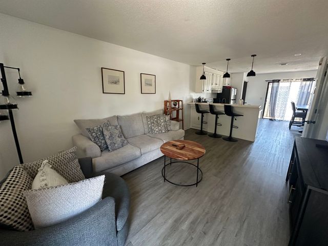 100 Ye Olde Kings Hwy Apt R, North Myrtle Beach, SC 29582