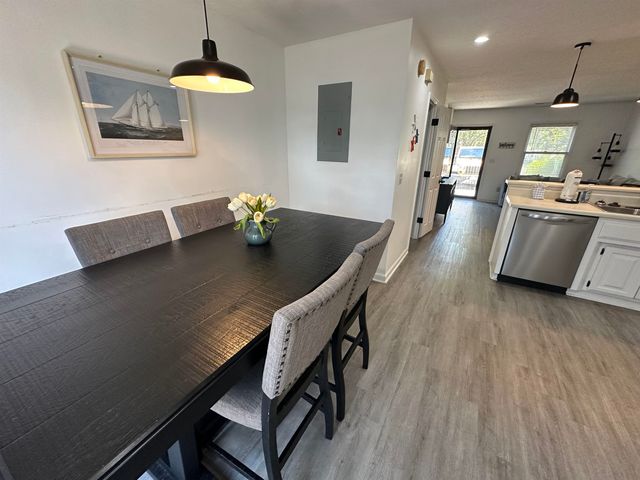 100 Ye Olde Kings Hwy Apt R, North Myrtle Beach, SC 29582