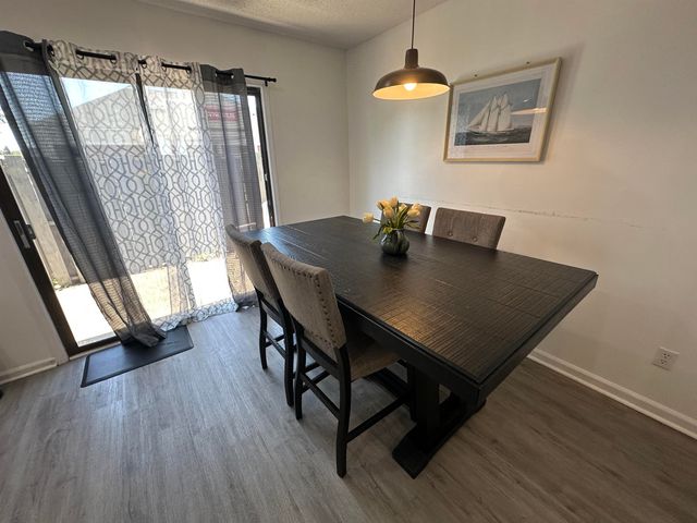 100 Ye Olde Kings Hwy Apt R, North Myrtle Beach, SC 29582