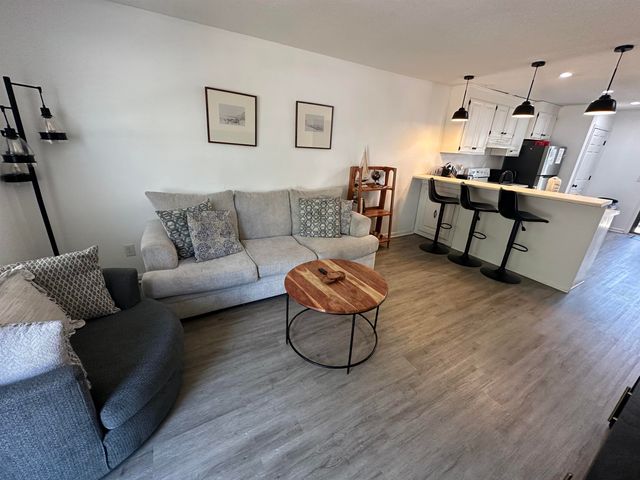 100 Ye Olde Kings Hwy Apt R, North Myrtle Beach, SC 29582